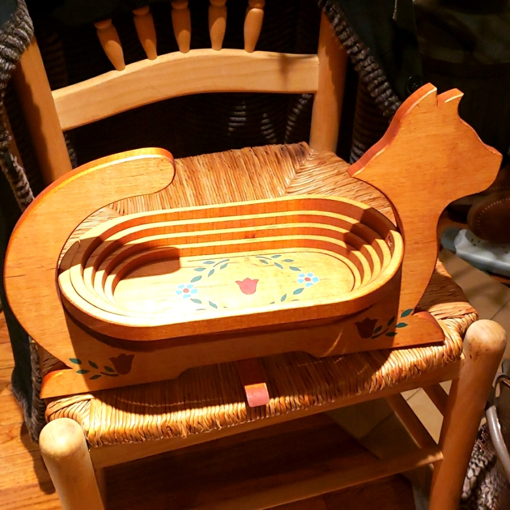 Wooden kittie calapsable fruit bowl euc